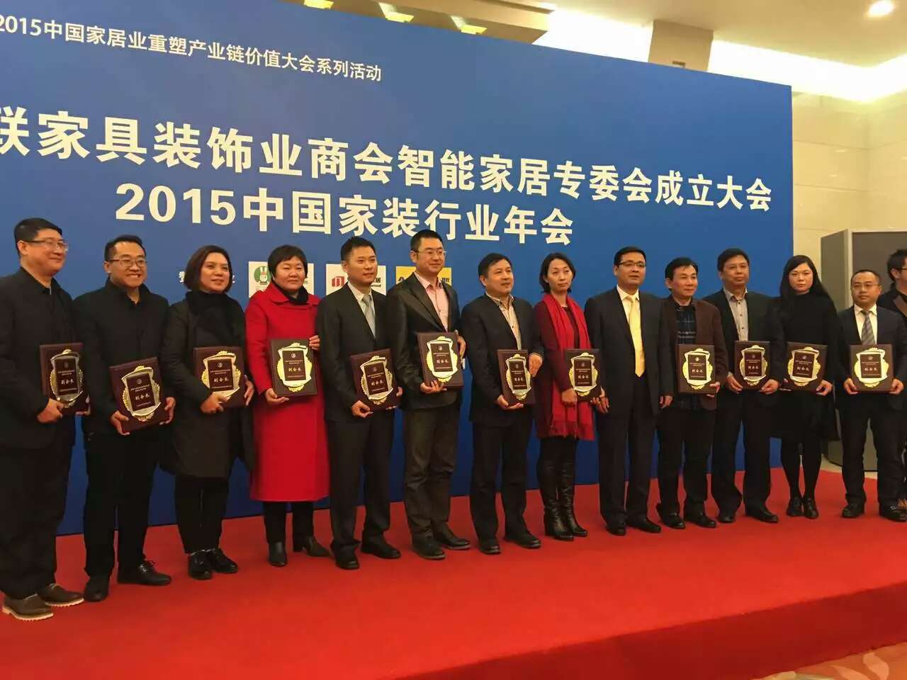 【喜報(bào)】中國(guó)家裝行業(yè)二十年總評(píng)，遠(yuǎn)景裝飾喜獲三大殊榮！