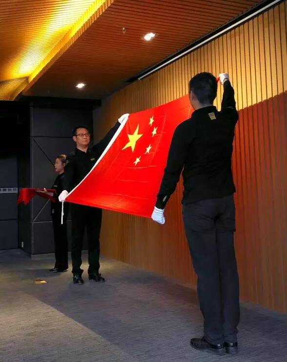濃濃愛國(guó)情 — 遠(yuǎn)景裝飾集團(tuán)愛國(guó)教育升旗儀式！