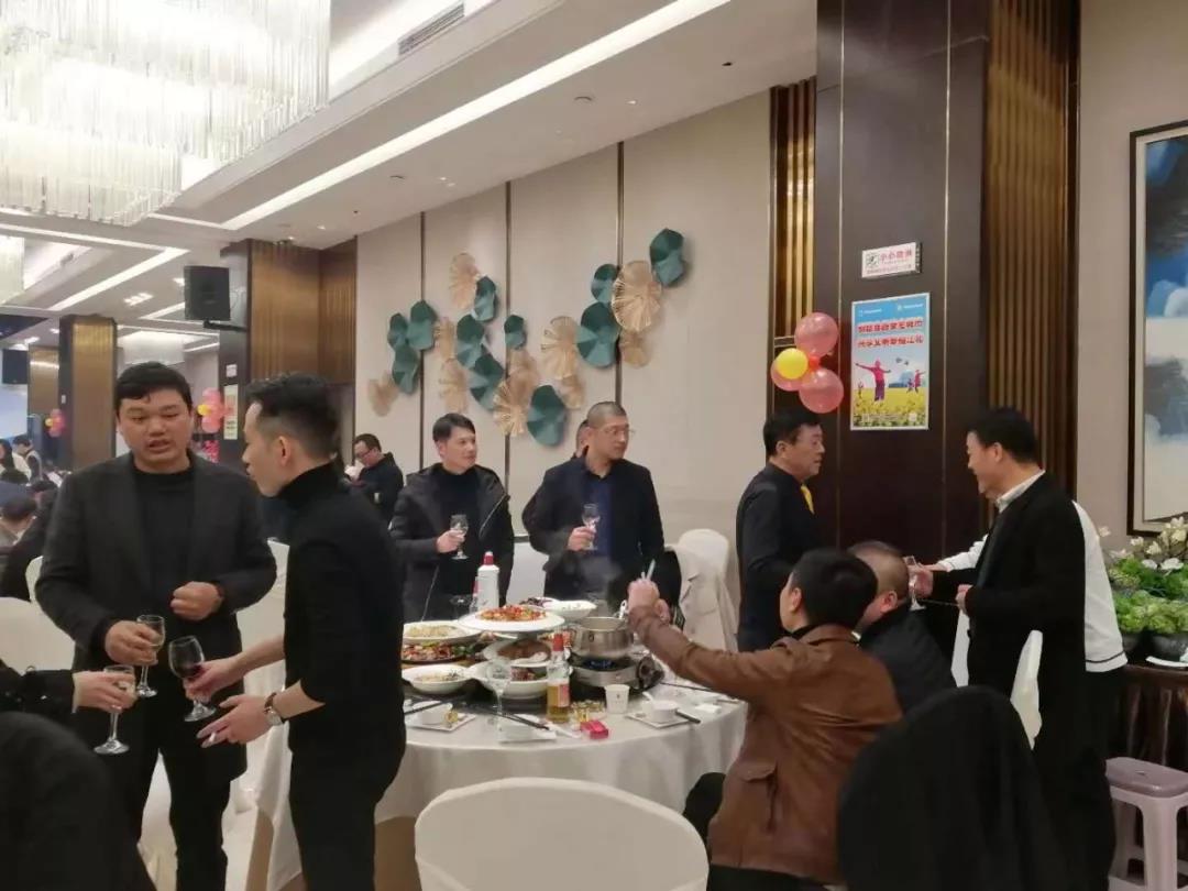 強(qiáng)強(qiáng)聯(lián)手丨2019遠(yuǎn)景裝飾材料商家啟動(dòng)大會(huì)圓滿成功