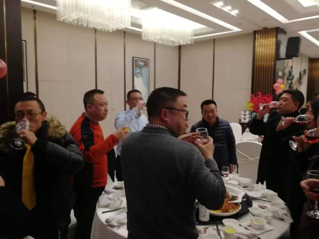 強(qiáng)強(qiáng)聯(lián)手丨2019遠(yuǎn)景裝飾材料商家啟動(dòng)大會(huì)圓滿成功
